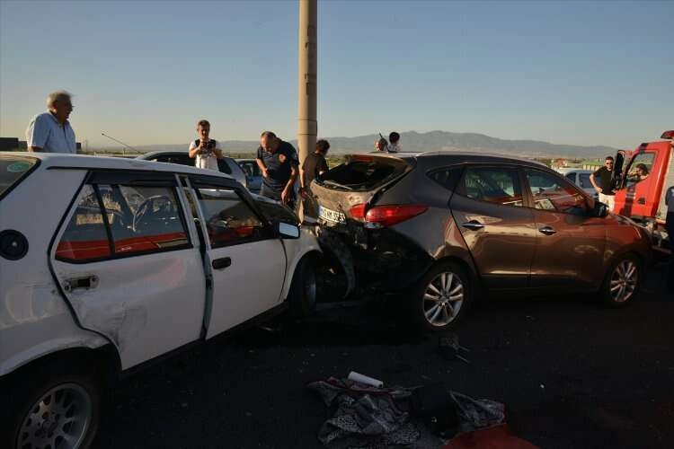 Manisa'da kamyonet ile motosiklet çarpıştı