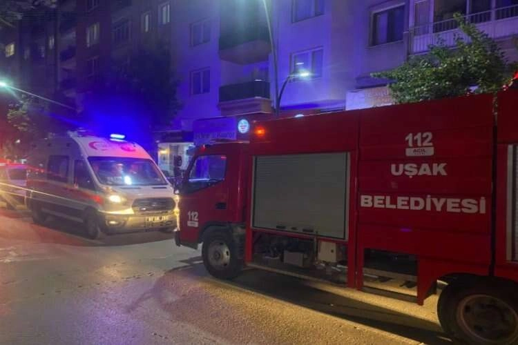 Uşak'ta apartmanda çıkan yangın korkuttu haberinin görseli