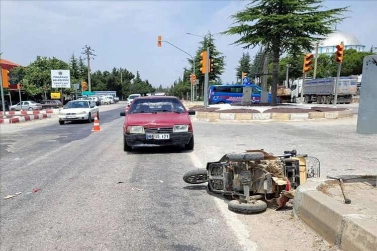 Uşak'ta otomobille elektrikli motosiklet çarpıştı haberinin görseli