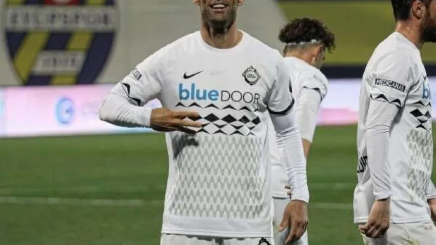 Altay’da yeni sezon için anlaşamayıp takımdan ayrılan Eric Björkander ile Mohammad Naderi’nin ardından siyah-beyazlı ekipte yabancı oyuncu olarak sadece Marco Paixao kaldı.