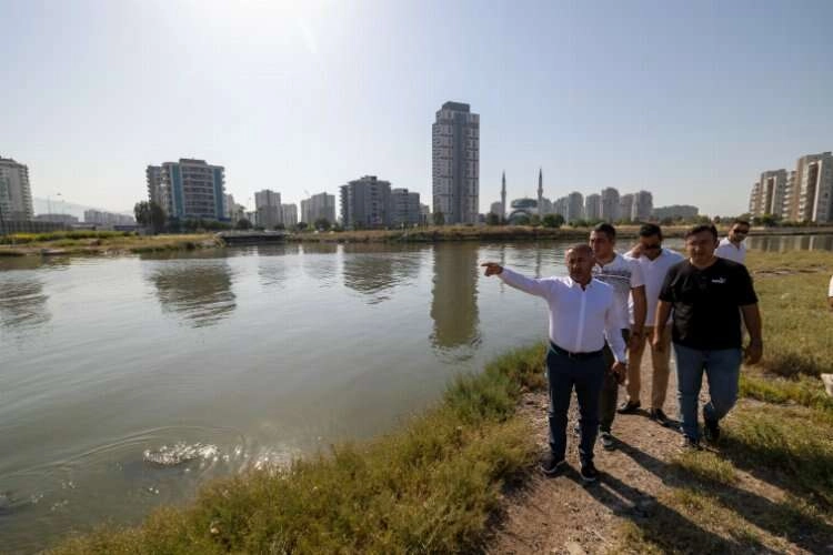 AOSB Deresi’nde temizlik çalışmaları devam ediyor haberinin görseli