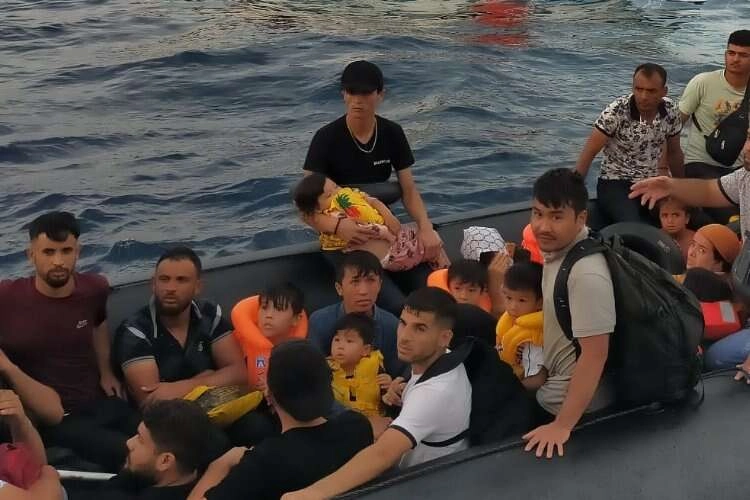 Lastik botla kaçarken yakalandılar haberinin görseli