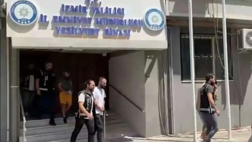 İzmir Emniyet Müdürlüğüne bağlı Kaçakçılık Şube ekipleri merdiven altı diye tabir edilen yerlerde depolanan ve içki yapımında kullanılmak için el dezenfektanı; yüzey temizleyici adı altında satışa sunulan, tüketilmesi halinde insan sağlığına ciddi zararları olan, hatta ölümlere bile sebep olabilen sahte etil alkol kaçakçılarına operasyon düzenledi.