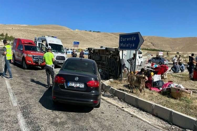 Malatya'da korkunç kaza: Minibüs ile otomobil çarpıştı