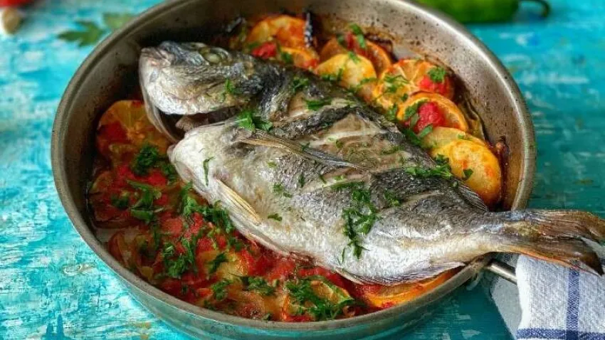 Besin değerlerine bakıldığında 100 gram çipura ortalama 109 kcal kalori değeri ile ölçülür. 100 gramda 20.6 gram protein, 2.8 gram yağ, 70 mg kolesterol, 101 mg sodyum, 234 mg potasyum, 80 mg kalsiyum, 11 iu A vitamini, 0.6 mg C vitamini ve 0.6 mg demir bulunduğu belirtilir.