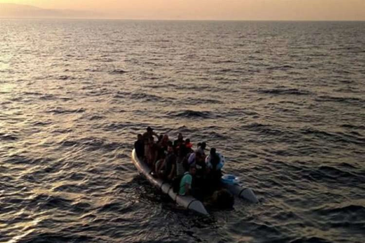 Düzensiz göçmenler İzmir'e vurdu haberinin görseli