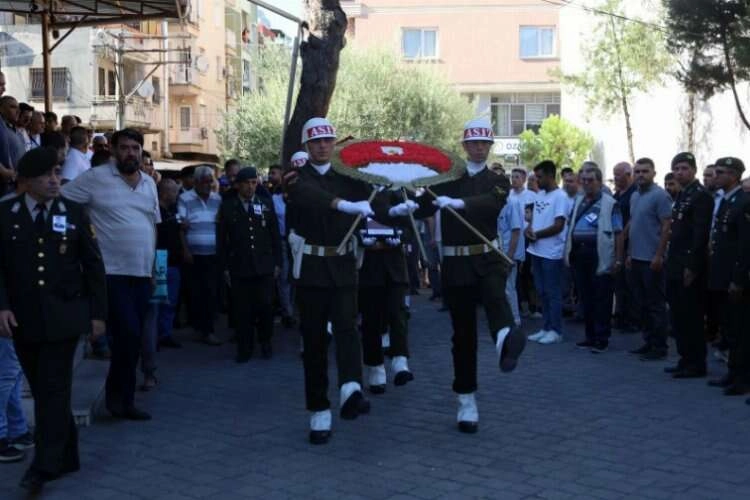 Terör gazisi Manisa'da son yolculuğuna uğurlandı haberinin görseli