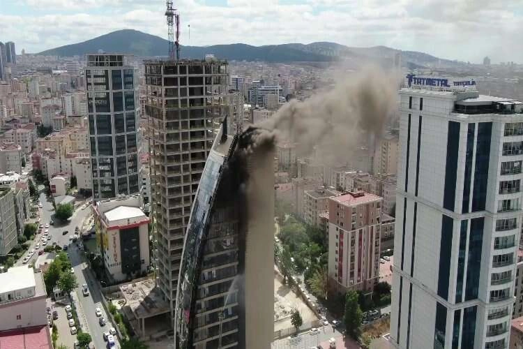 İstanbul'da korkutan yangın! 17 katlı iş merkezi alev alev yandı haberinin görseli
