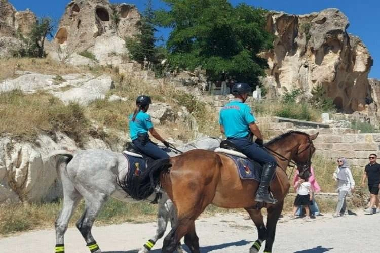 Afyonkarahisar’da 'Atlı Jandarma Timi' görevde haberinin görseli