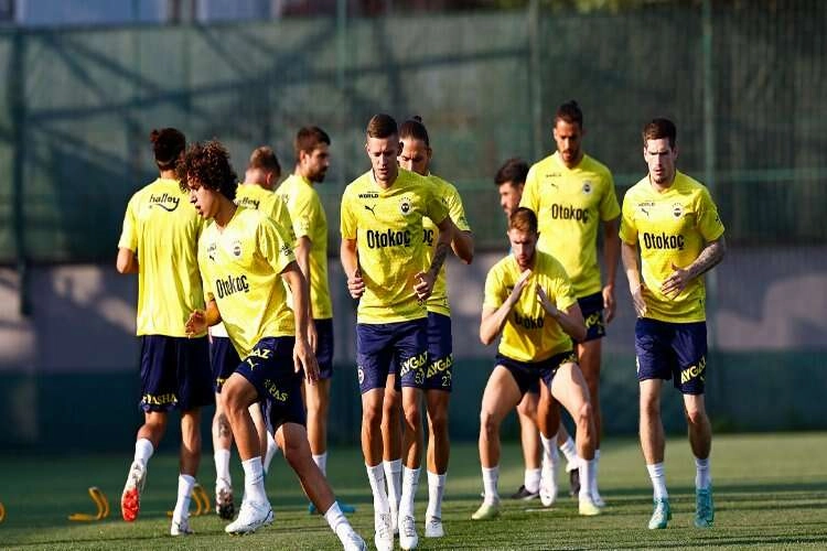Fenerbahçe’nin Zimbru maçı kamp kadrosu belli oldu haberinin görseli
