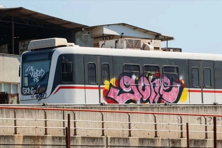 İzmir'de metro ve tramvay çalışanları grevde haberinin görseli