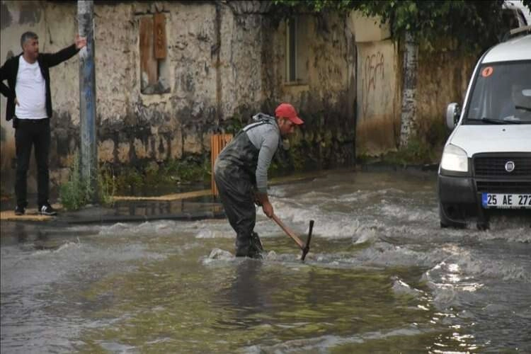 Kars'ta sağanak su baskınlarına neden oldu haberinin görseli