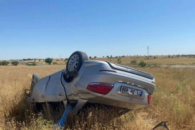 Uşak'ta otomobil takla attı: Yaralılar var! haberinin görseli