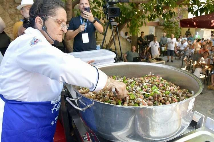 Kuşadası Sokak Festivali'ne yoğun ilgi haberinin görseli