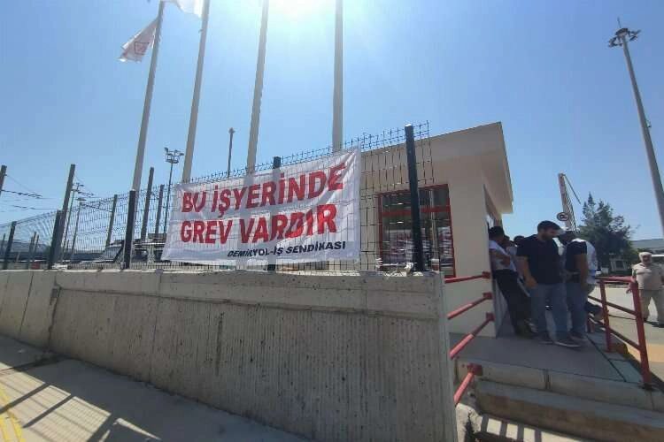 İzmir Metro krizine çözüm arayışı devam ediyor haberinin görseli
