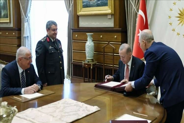 Cumhurbaşkanı Erdoğan, Yüksek Askeri Şura kararlarını imzaladı haberinin görseli