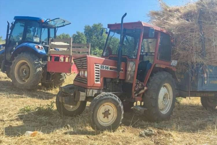 Uşak'ta bir vatandaş iki traktör arasında kaldı haberinin görseli