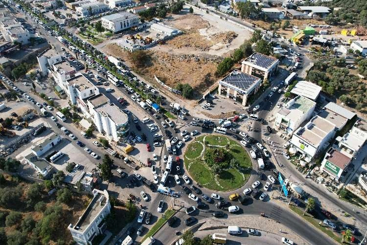 Muğla'da trafik durdu, tüm yollar kitlendi haberinin görseli