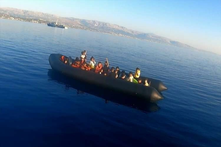 İzmir açıklarında düzensiz göçmen hareketliliği sürüyor haberinin görseli