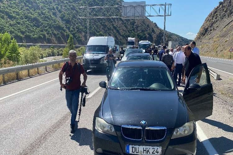 Kılıçdaroğlu'nun konvoyunda zincirleme kaza!