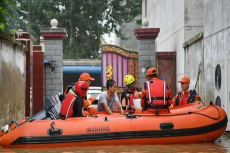 Çin'de sel etkili oluyor: Ölüler ve kayıplar var haberinin görseli