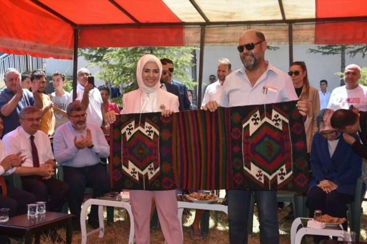 Bakan Mahinur Özdemir Göktaş, Tez köyünü ziyaret etti haberinin görseli