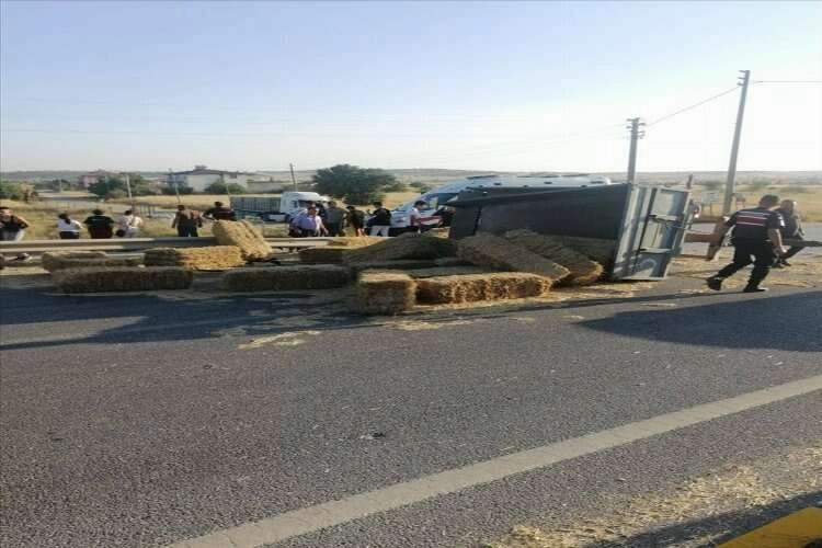 Uşak'ta kaza: Otomobille traktör çarpıştı haberinin görseli