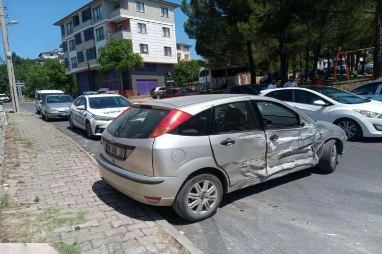 Karabük'te kaza: Panelvan ile otomobil çarpıştı haberinin görseli