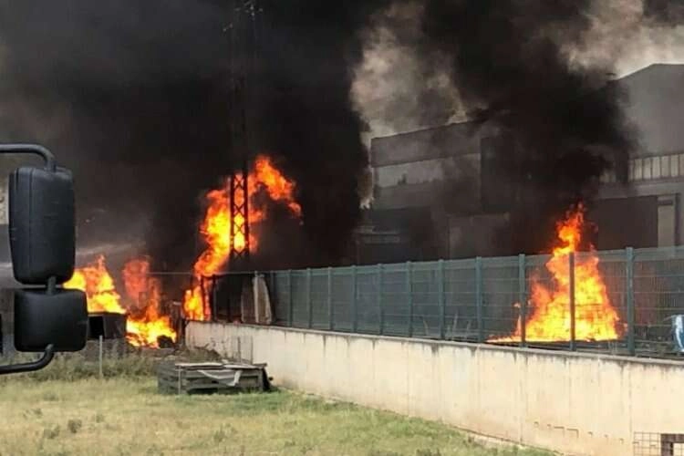 Tekirdağ'da fabrika alevlere teslim oldu