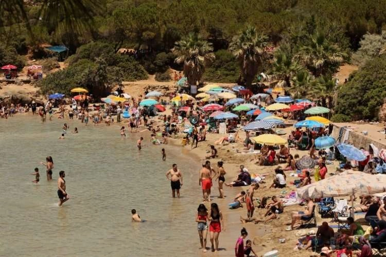 Seferihisar'da doğal plaj çöplüğe döndü haberinin görseli