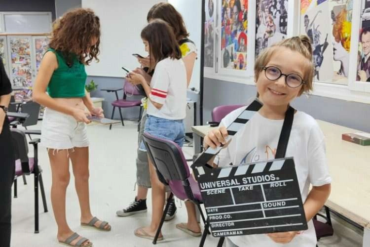 Bornova Belediyesi'nden çocuklara özel film atölyesi haberinin görseli