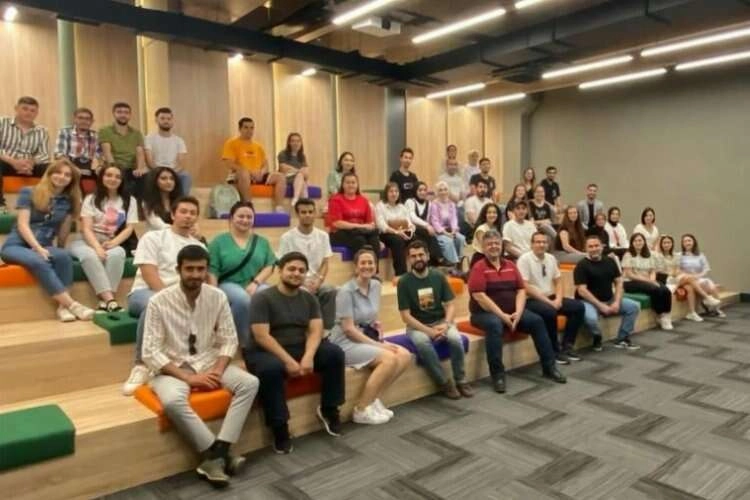 Yeni babalara haftalık 1 gün izin verilecek haberinin görseli