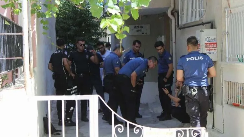 Üniversite öğrenci evinde ölü bulundu