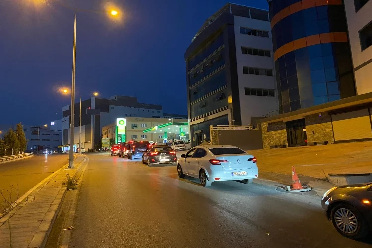 Benzin istasyonlarında yoğunluk başladı haberinin görseli
