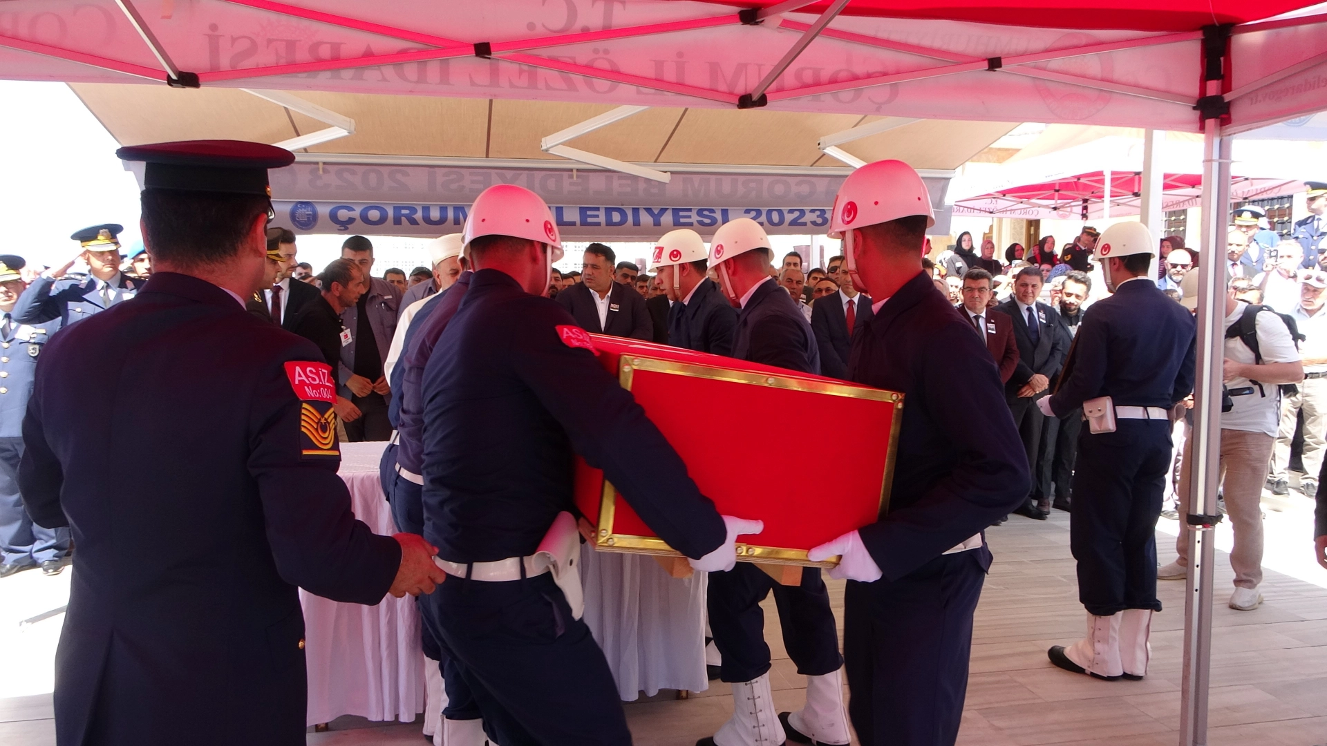 Şehitten geriye kalan görüntüler duygulandırdı
