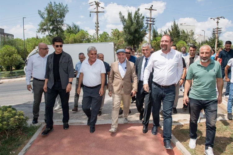 Başkan Soyer Çiğli'de çalışmaları yerinde inceledi haberinin görseli