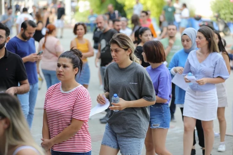 Bayraklı'da öğretmenlik sınavı heyecanı haberinin görseli