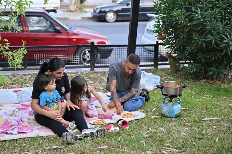 Kirasını ödeyemeyen kiracı sokakta kaldı