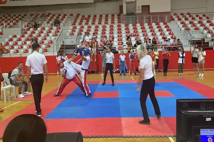 Bayraklı’ya Kick Boks’da üçüncülük haberinin görseli