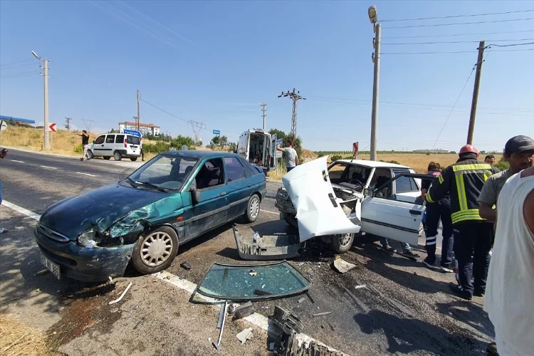 Manisa'daki trafik kazası: 3 kişi yaralandı