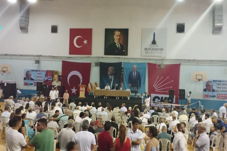 Bornova’da sandıklar kuruldu: Rekabette parti içi çekişmeye tepki haberinin görseli