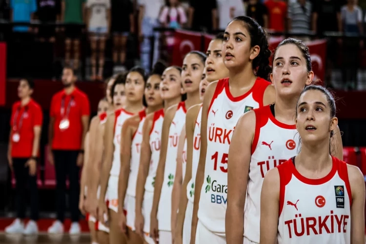 U16 Yaş Altı Kız Milli Takım, Finlandiya karşısında parkeye çıkıyor haberinin görseli