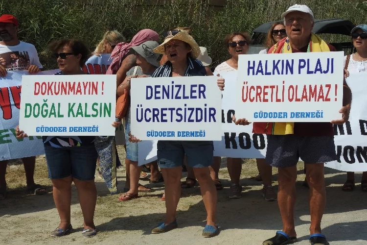 Çeşme’deki ücretli sahillere vatandaştan havlulu tepki