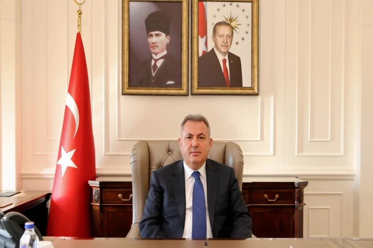 İzmir Valisi Dr. Elban görevine başladı haberinin görseli
