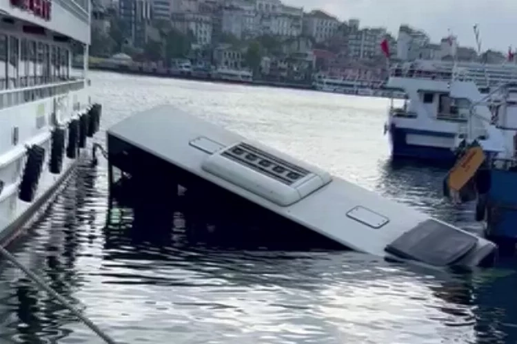 İstanbul’da feci kaza: İETT otobüsü denize düştü