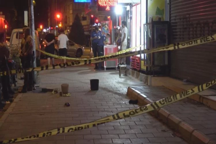 İzmir'de husumetli esnaflar geceyi kanlı bitirdi haberinin görseli