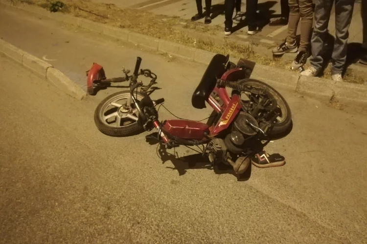 Afyonkarahisar’da çarpışan iki motosikletten biri parçalandı