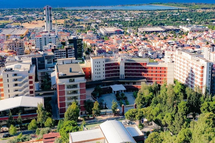 Gençler İzmir Ekonomi Üniversitesi’ni tercih etti haberinin görseli