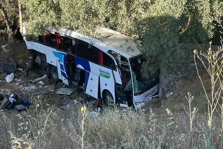 Yozgat'ta şarampole düşen otobüste ölü ve yaralılar var