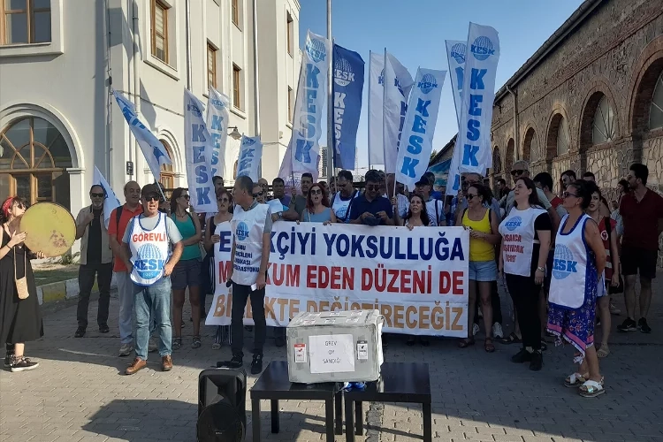 KESK İzmir bir kez daha alana indi: Grev sandıkları kuruldu!